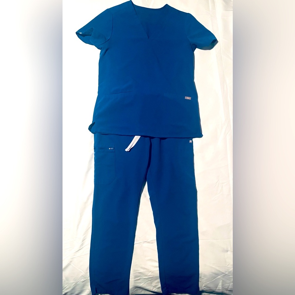 Blue figs scrubs